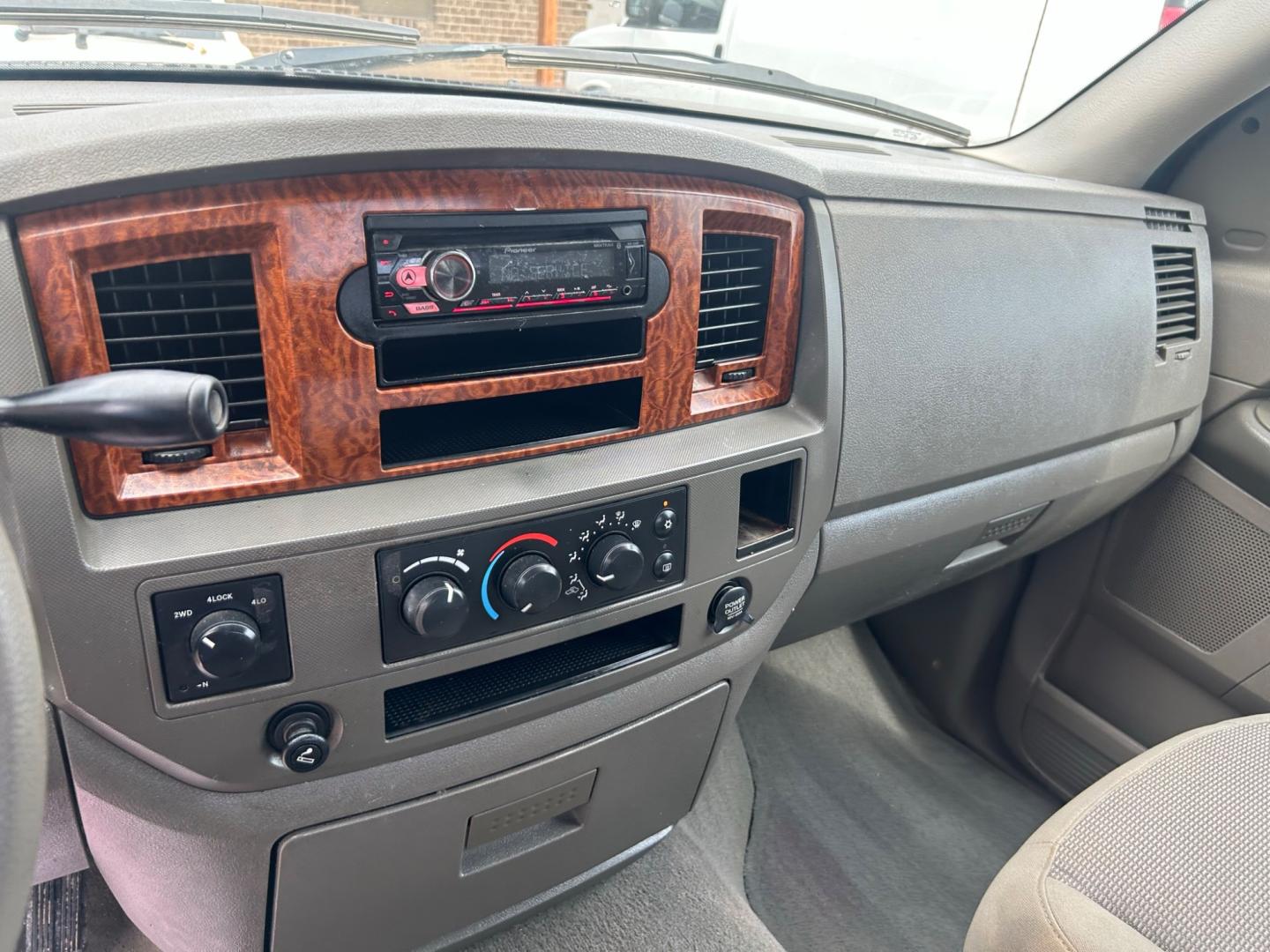 2006 Red /Beige Dodge Ram 1500 (1D7HU18N36S) with an 4.7L V8 F OHV engine, Automatic transmission, located at 1687 Business 35 S, New Braunfels, TX, 78130, (830) 625-7159, 29.655487, -98.051491 - Photo#15